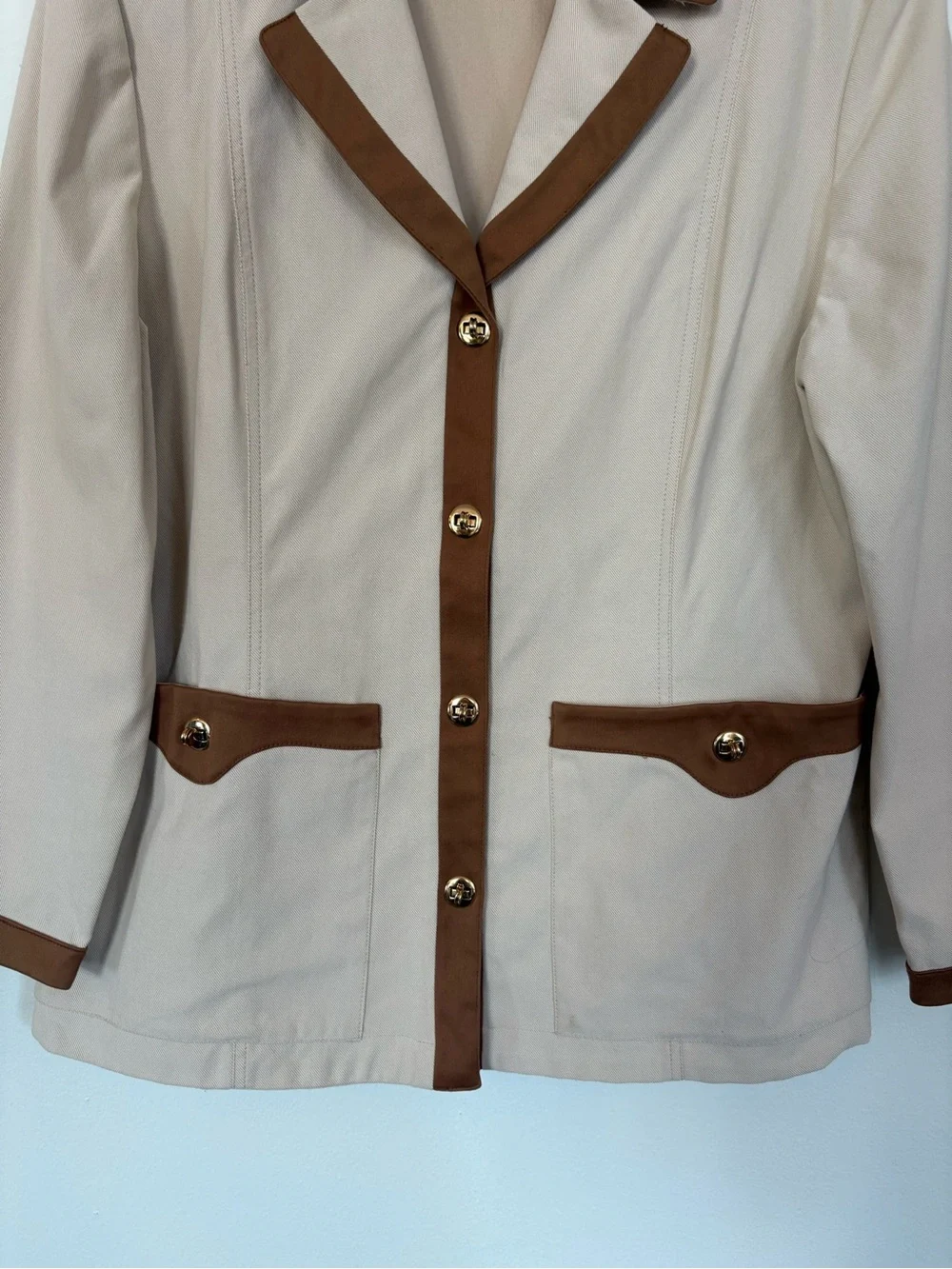 St. John || Turnlock Blazer Contrast Trim Beige‎ Cream Brown Large
